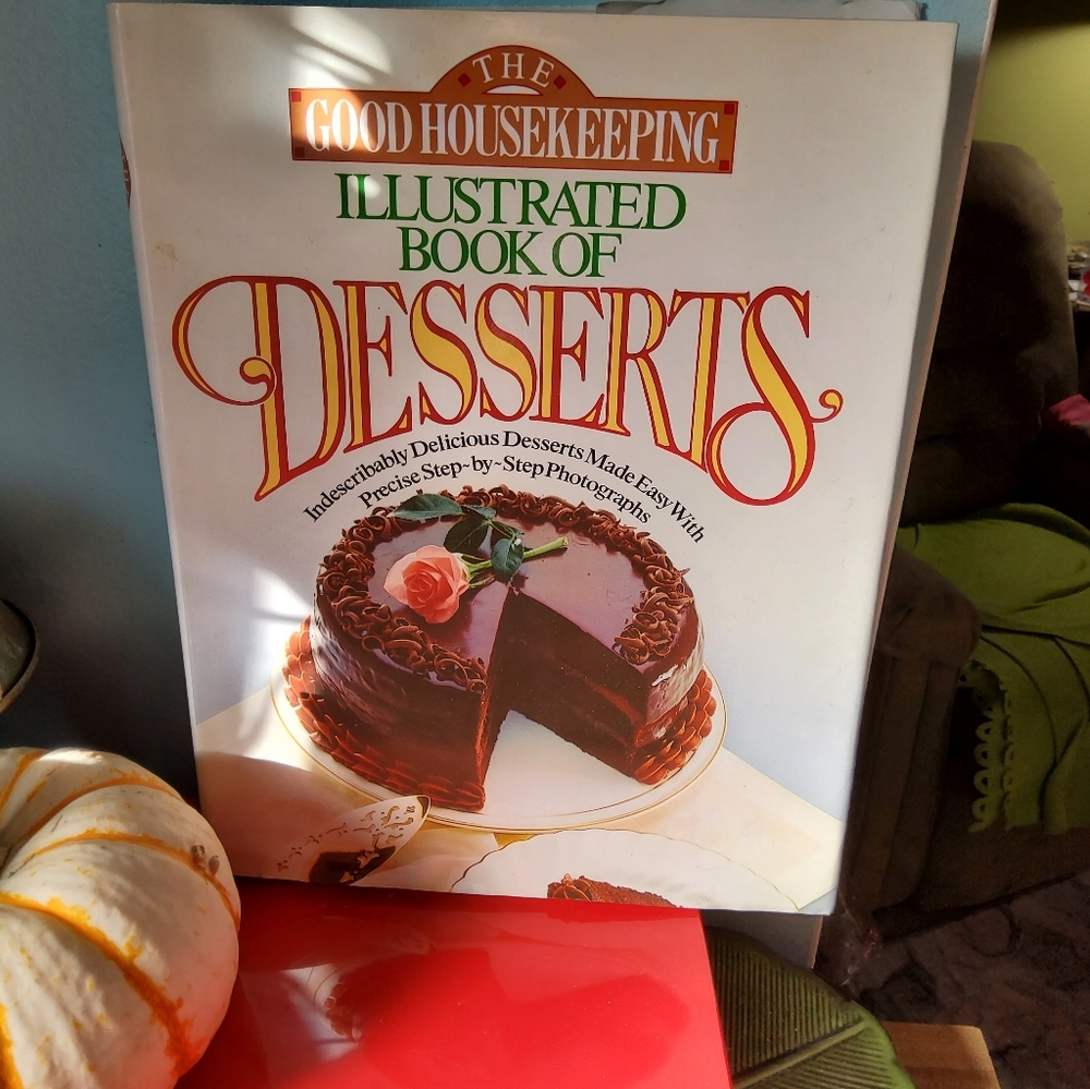 Illustrated book of Desserts Cookbook